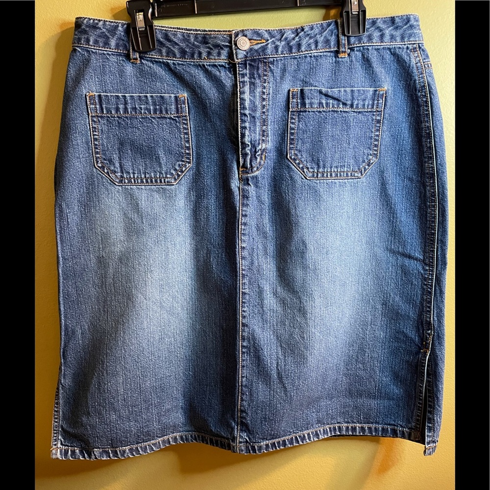 Old Navy Straight Pencil Skirt - Size 14